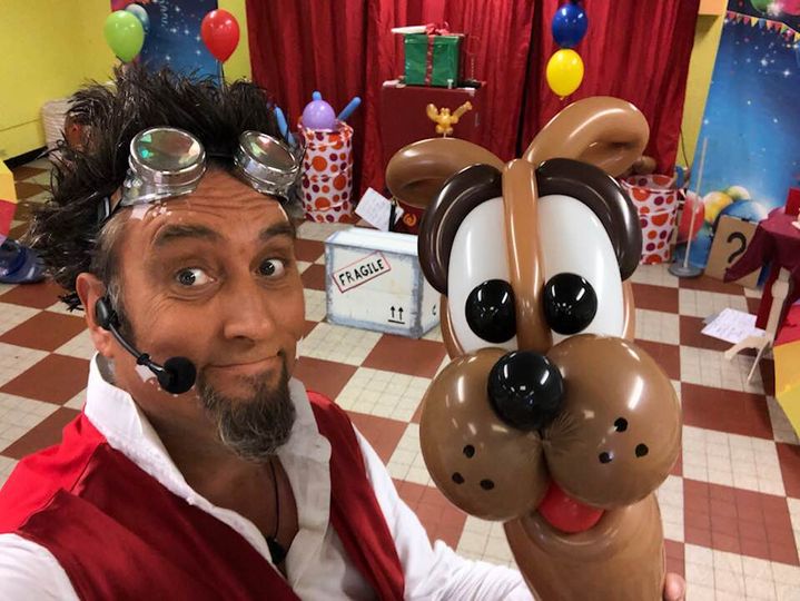Tom Dubwallon sculpteur de ballons