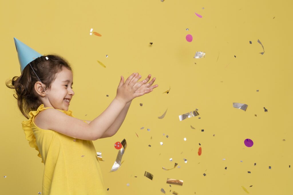smiley little girl celebrating birthday Magicien Anniversaire Enfant